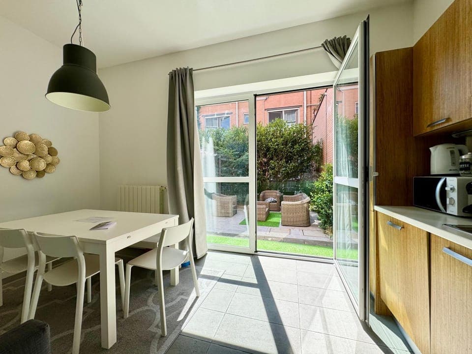 Patio, Kitchen or kitchenette, Dining area