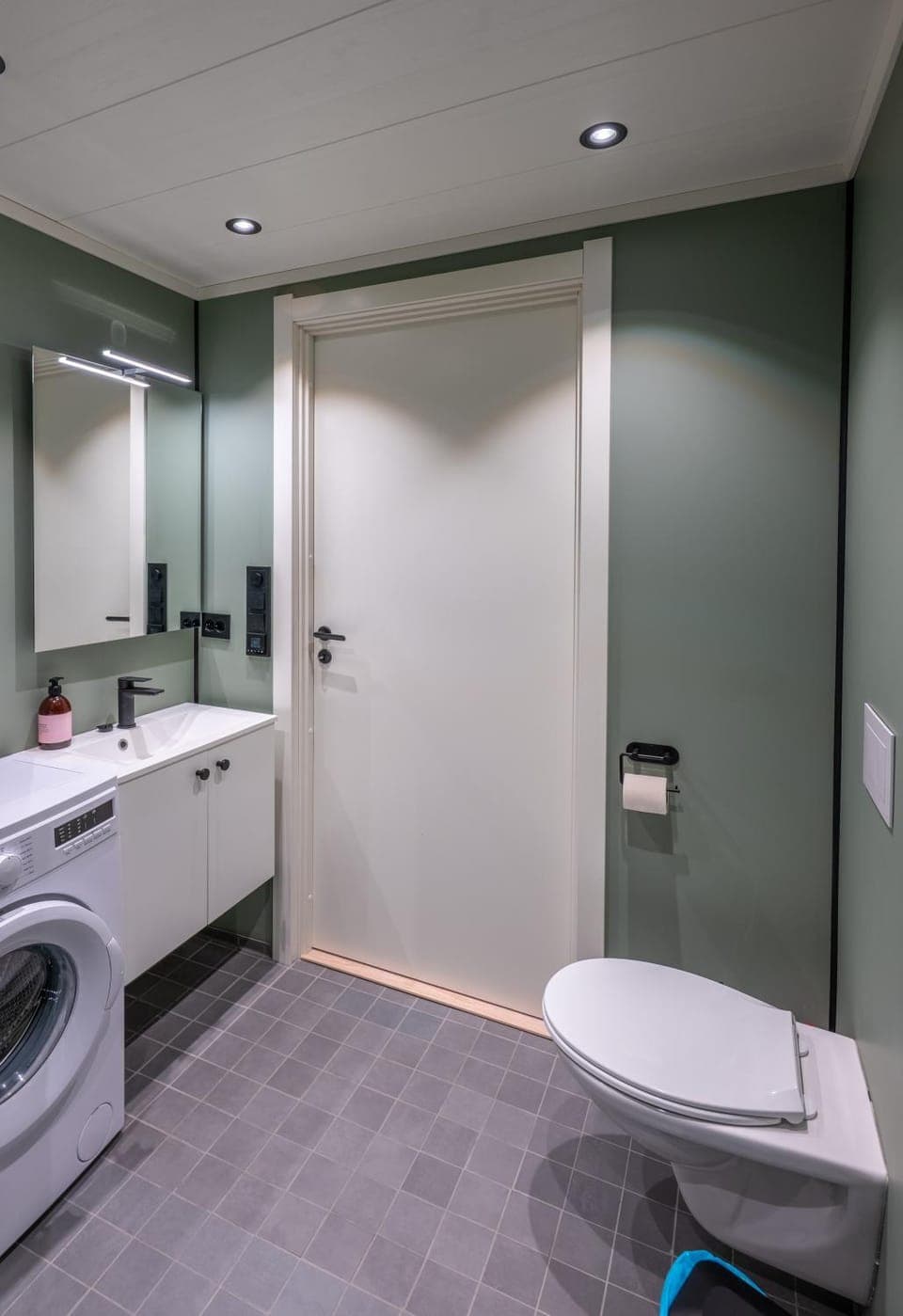 Toilet, Bathroom, washing machine