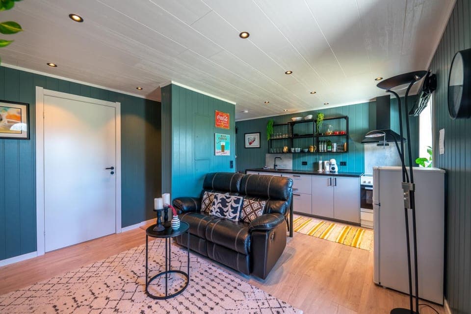 Kitchen or kitchenette, Living room, Seating area