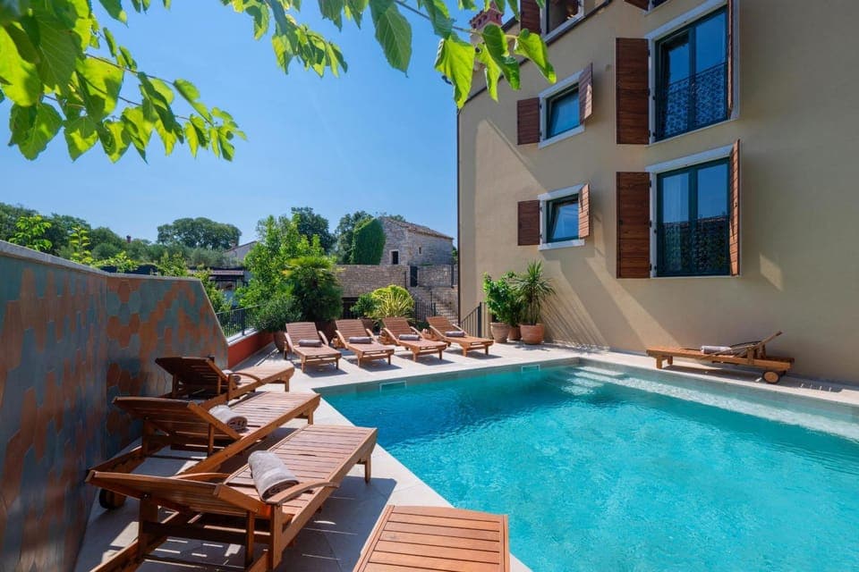 Property building, Swimming pool