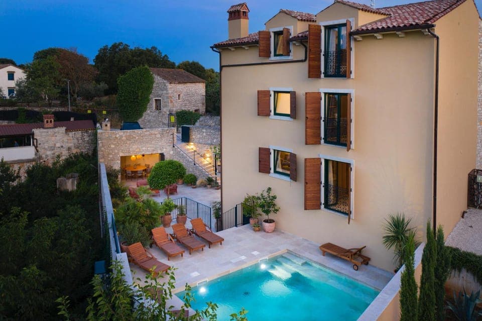 Property building, Swimming pool