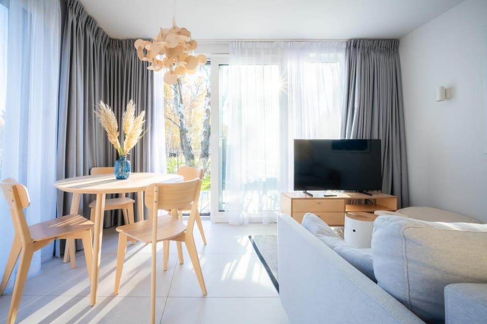 Communal lounge/ TV room, Garden, Living room