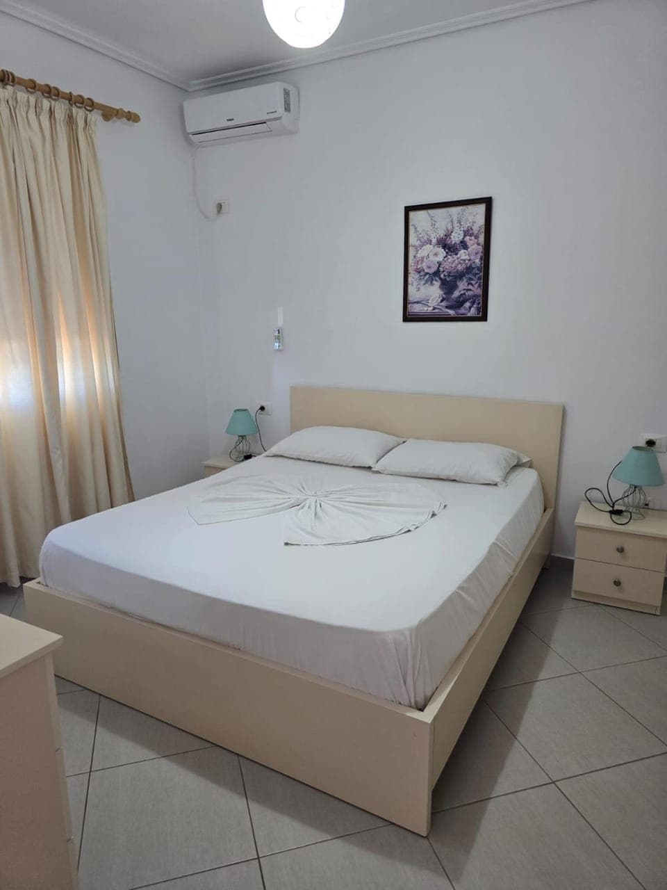 Bed, Bedroom, air conditioner