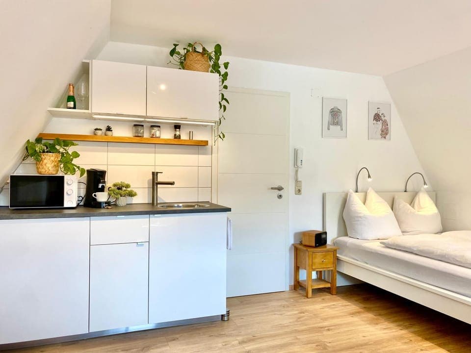 Bed, Coffee/tea facilities, Kitchen or kitchenette, Photo of the whole room, Bedroom, minibar, stove