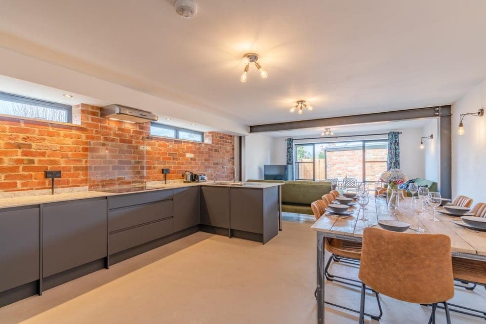 Coffee/tea facilities, Kitchen or kitchenette, Dining area, pet friendly, stove, toaster