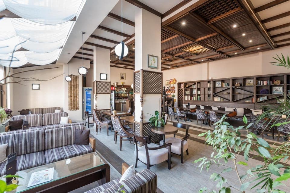 Restaurant/places to eat, Lobby or reception, Seating area, On site, furniture