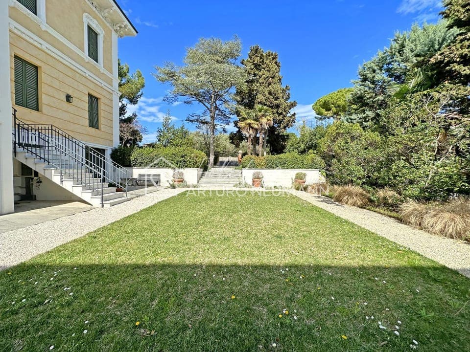 Property building, Day, Natural landscape, Garden, Garden