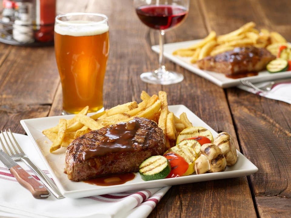 Lounge or bar, Food and drinks, Food, Dinner