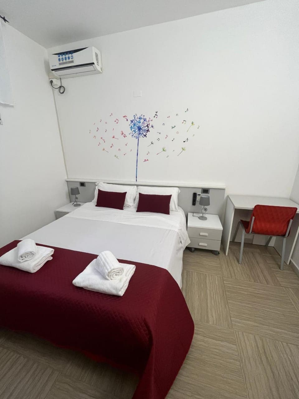 Bed, Photo of the whole room, Bedroom, towels, air conditioner