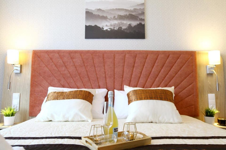 Bed, Photo of the whole room