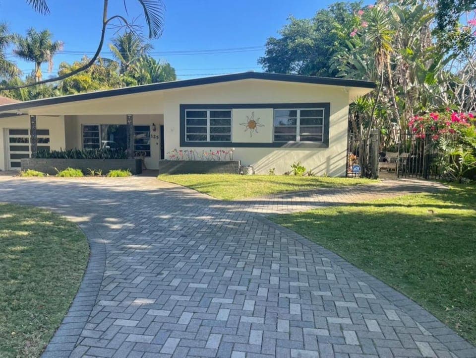 Tropical Classic Retro Florida, Private 2 bedroom Suite with Best Location Apartment in Wilton Manors