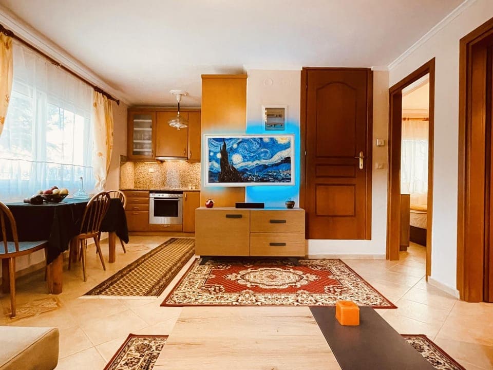 Kitchen or kitchenette, Seating area