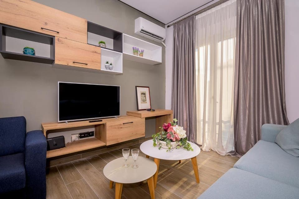 TV and multimedia, Living room, Photo of the whole room, Seating area