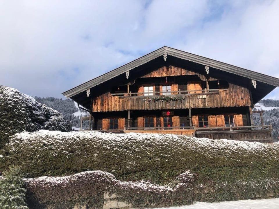 Property building, Day, Natural landscape, Winter, Mountain view
