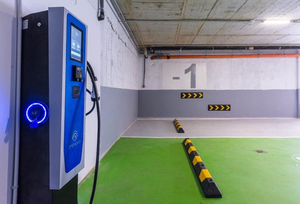 Property building, Coffee/tea facilities, Parking, internet