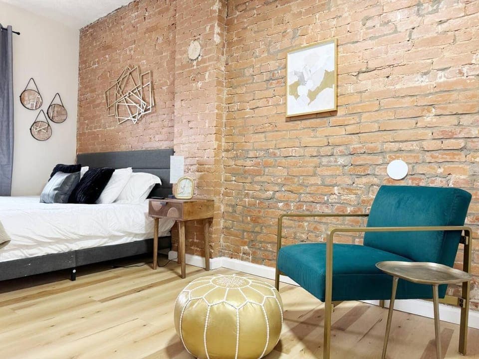 The Cardinal Studio Apartments Apartment in Evansville