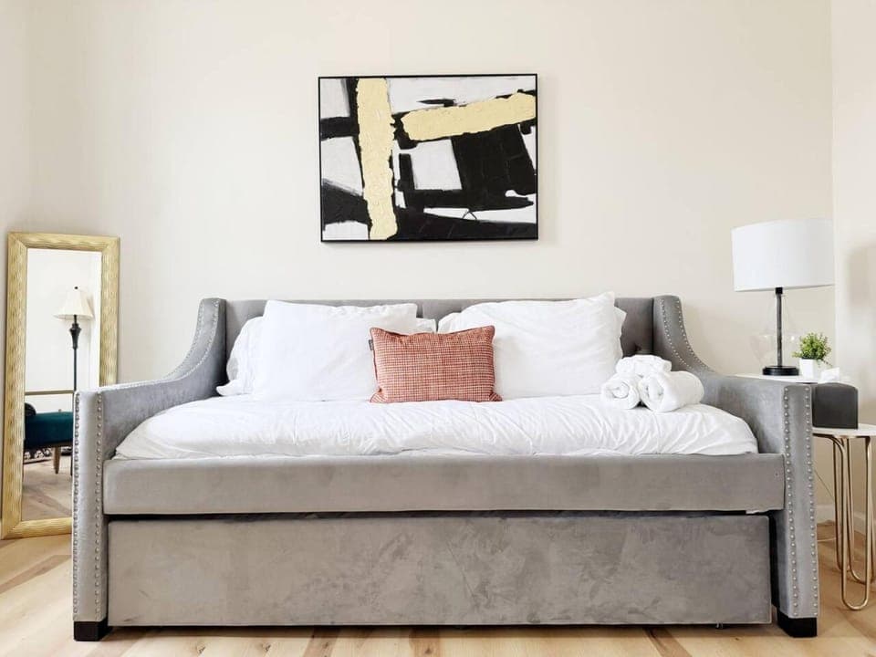 The Cardinal Studio Apartments Apartment in Evansville