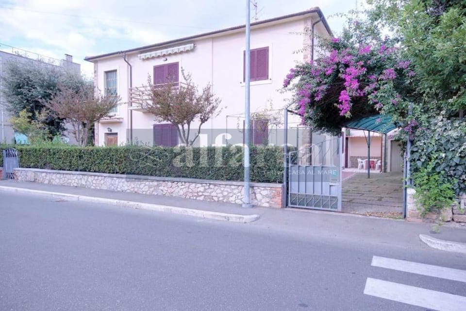 Property building, Neighbourhood, Street view