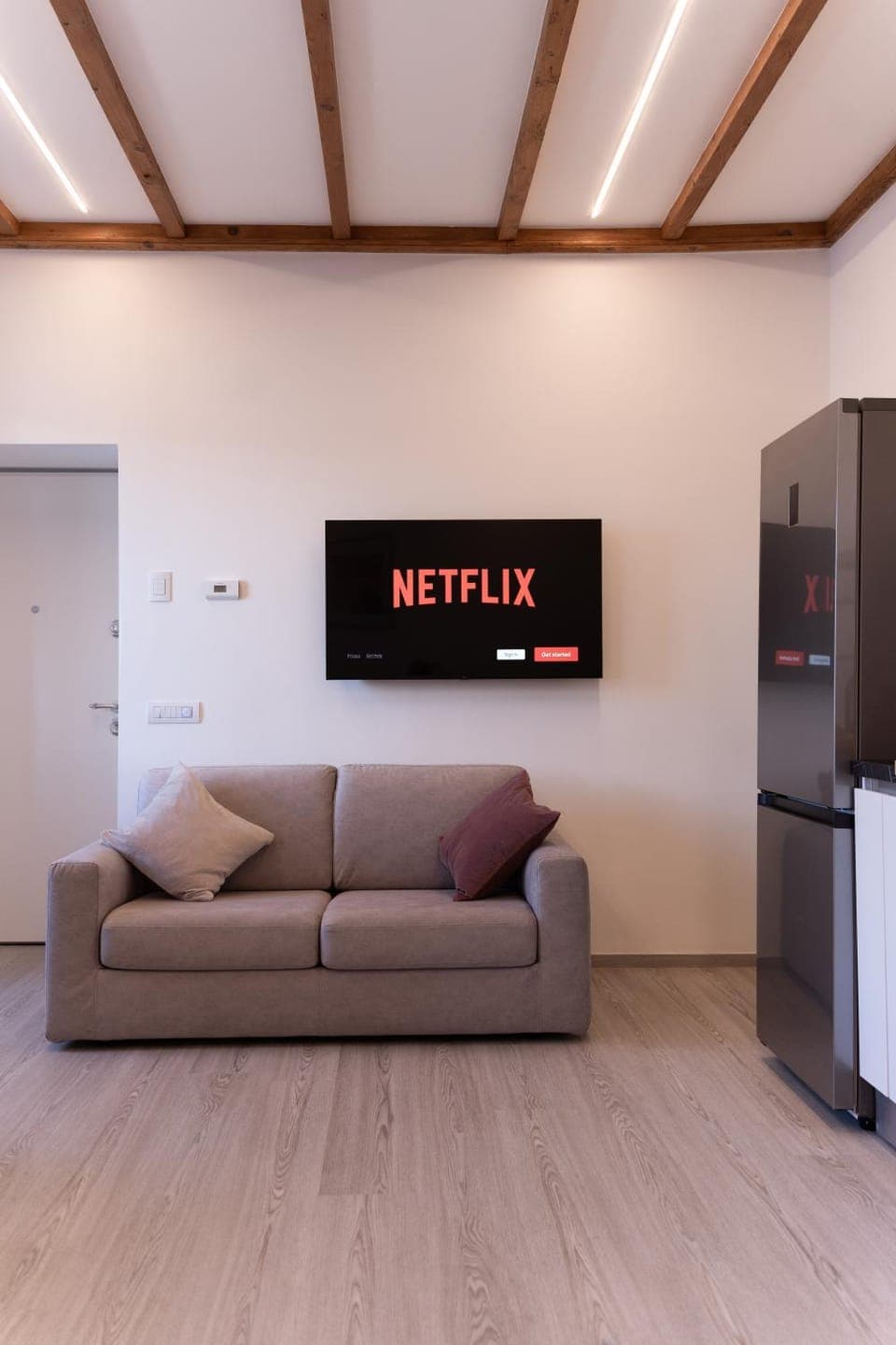 Communal lounge/ TV room, TV and multimedia, Living room, Seating area, Evening entertainment