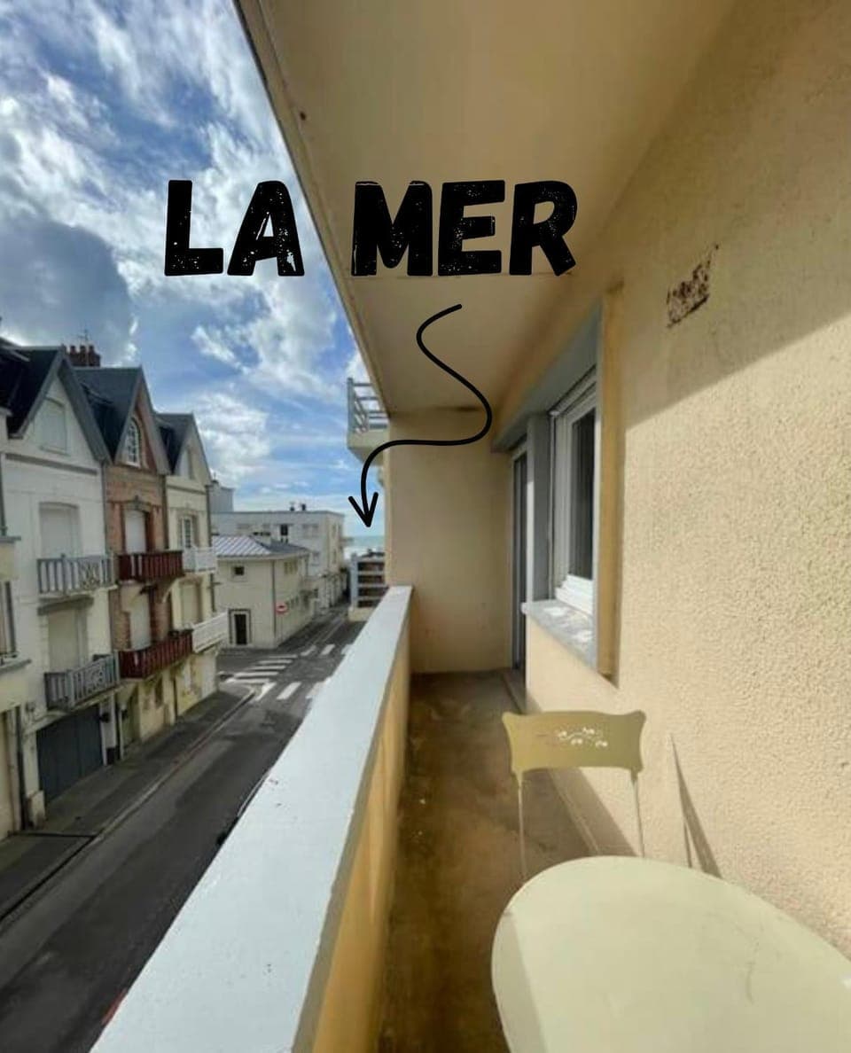 Balcony/Terrace, Street view