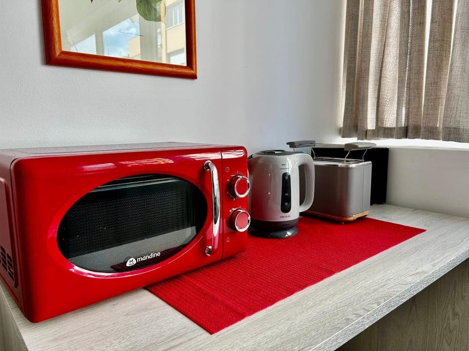 minibar, toaster
