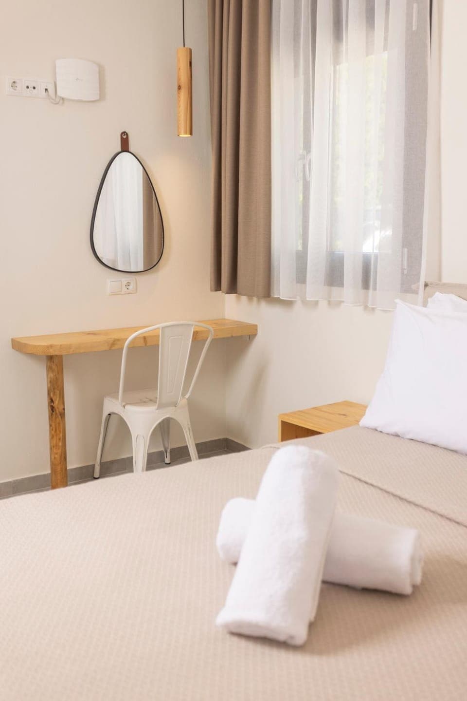 Bed, Decorative detail, Bedroom, internet