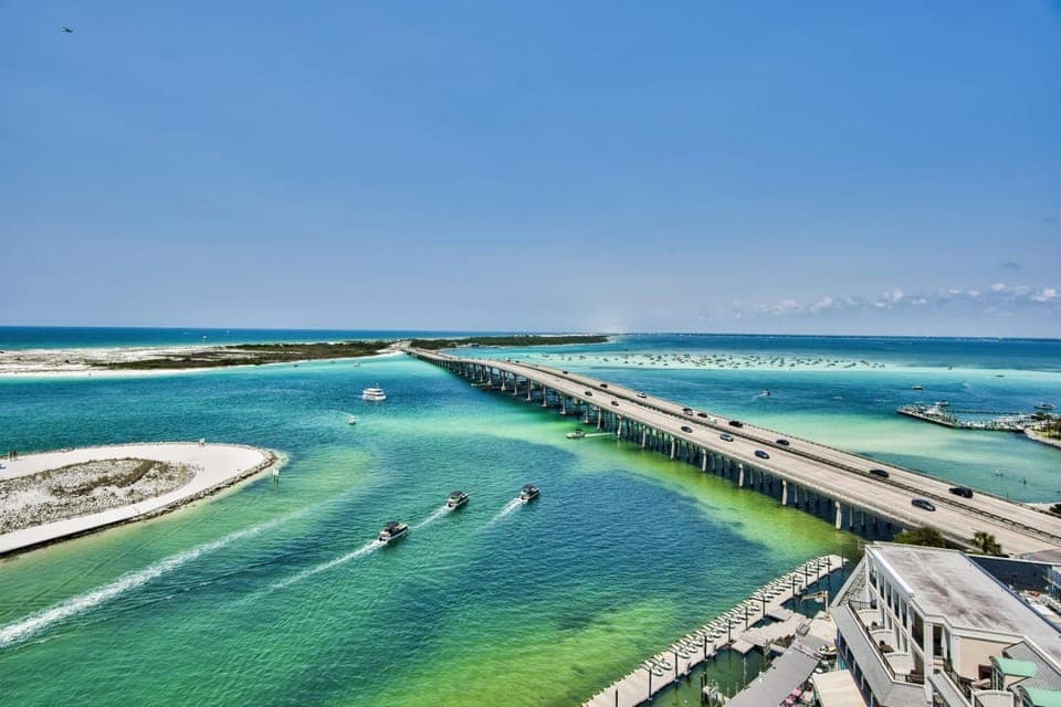 Bright, Corner Unit With Incredible Gulf And Sunset Views! Apartment hotel in Okaloosa Island