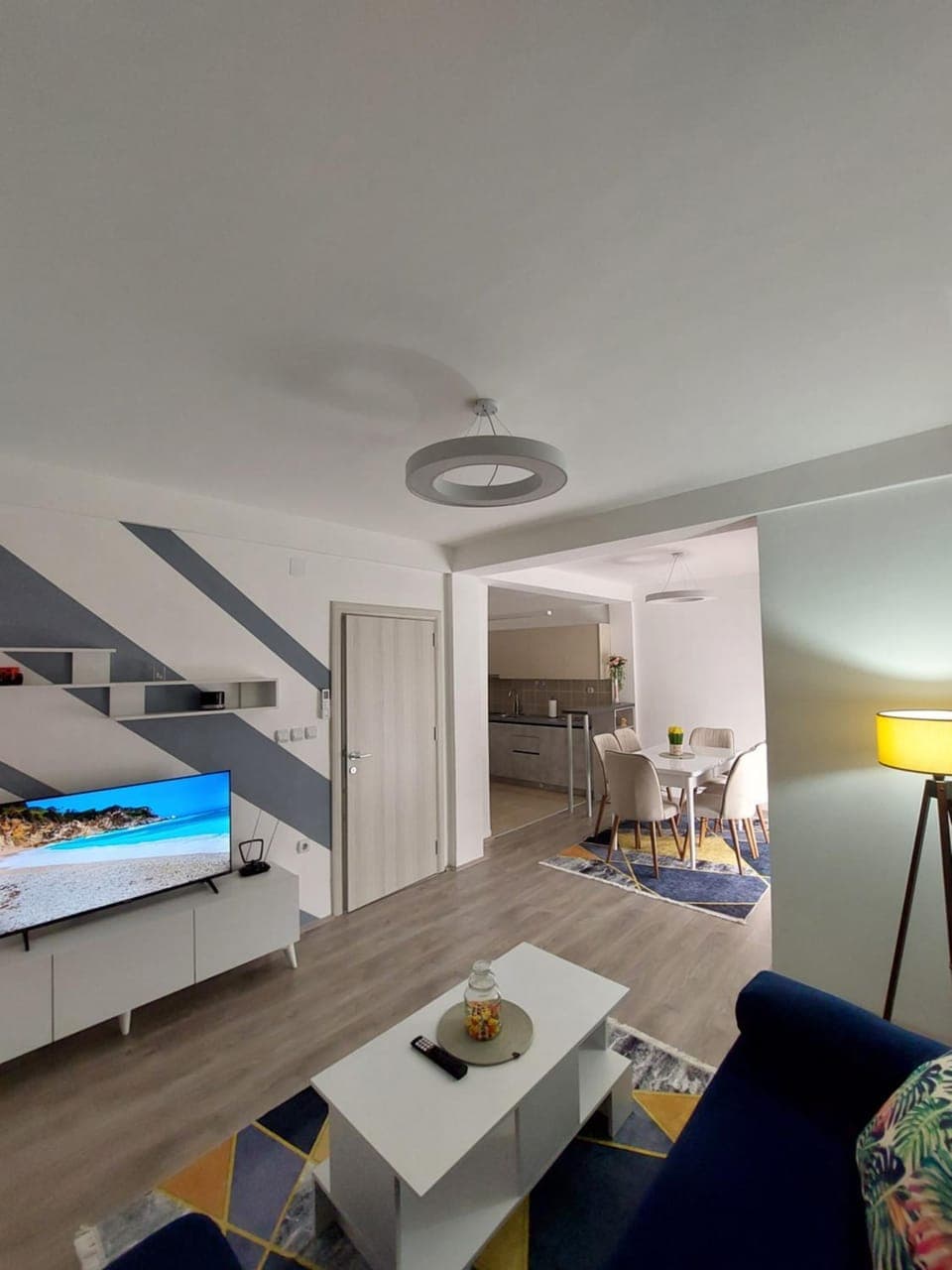 TV and multimedia, Kitchen or kitchenette, Living room, Dining area