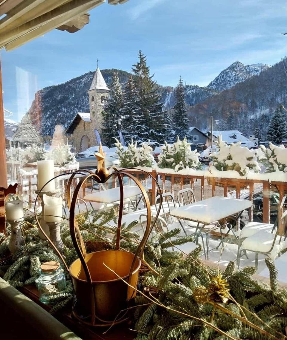 Property building, Restaurant/places to eat