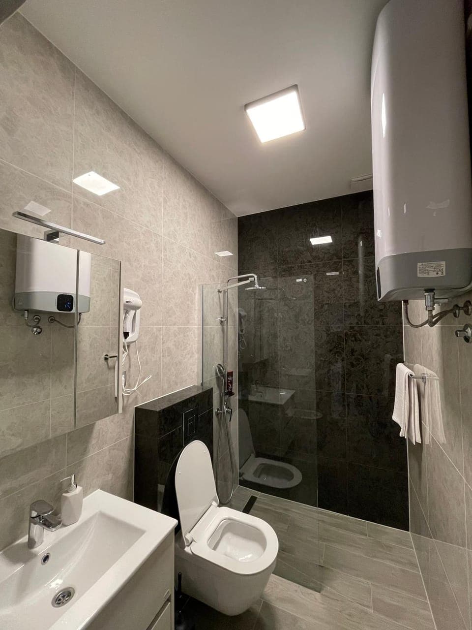 Shower, Toilet, Bathroom, towels