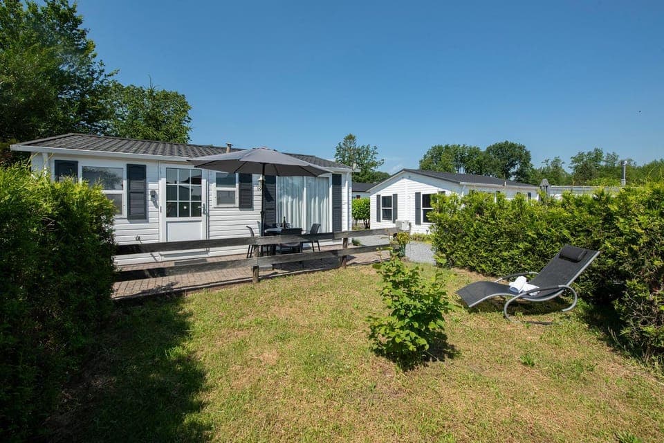 Property building, Day, Natural landscape, Garden, Garden view, sunbed