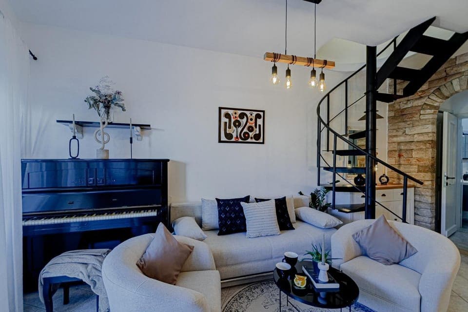 Communal lounge/ TV room, Living room