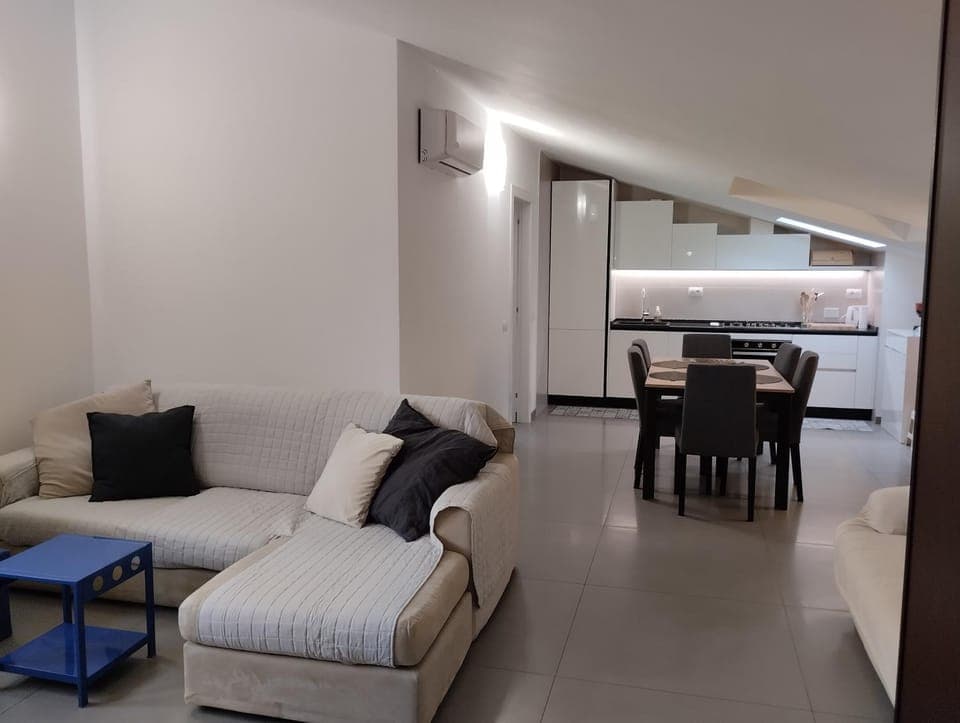 TV and multimedia, Kitchen or kitchenette, Living room, Seating area, Dining area, air conditioner