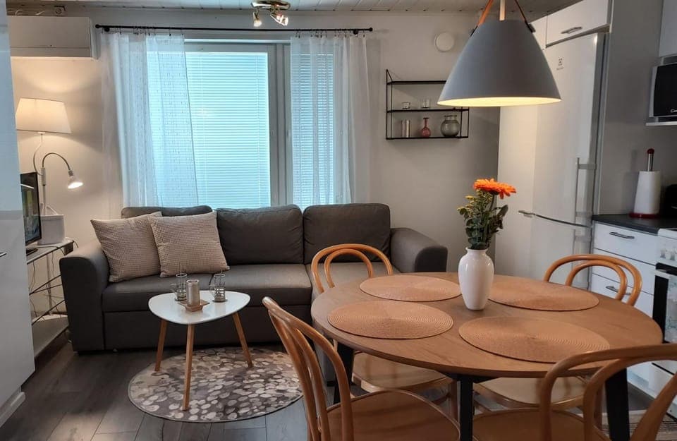 TV and multimedia, Seating area, Dining area