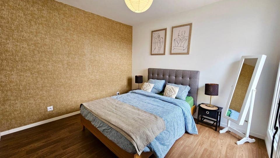 Bed, Photo of the whole room, Bedroom