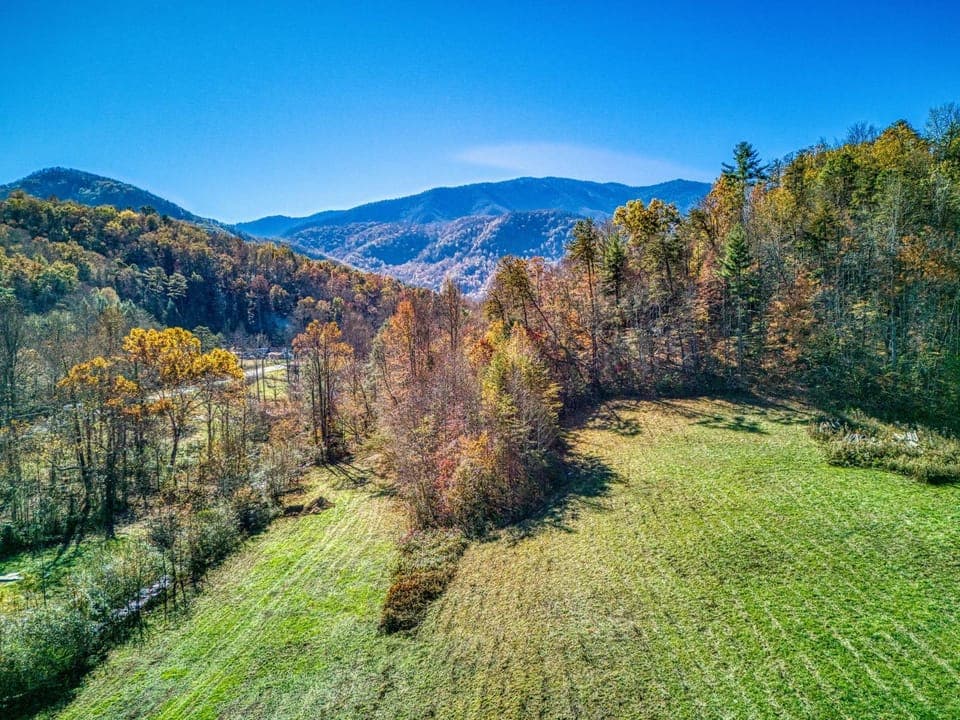 Natures Getaway, Pickleball Court, Creek, WIFI, Mountain Views, Starting at 79" House in Jenkins Mill