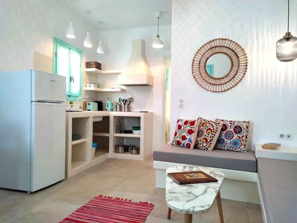 Kitchen or kitchenette, Living room