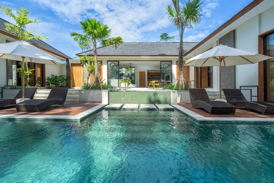 Pool view, Swimming pool, sunbed