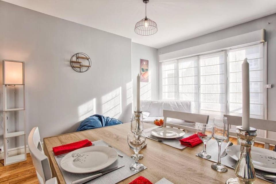 Living room, Dining area