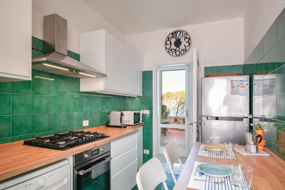 Kitchen or kitchenette, dishwasher, microwave, oven