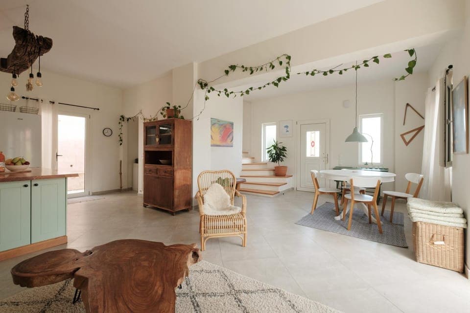 Living room, Dining area