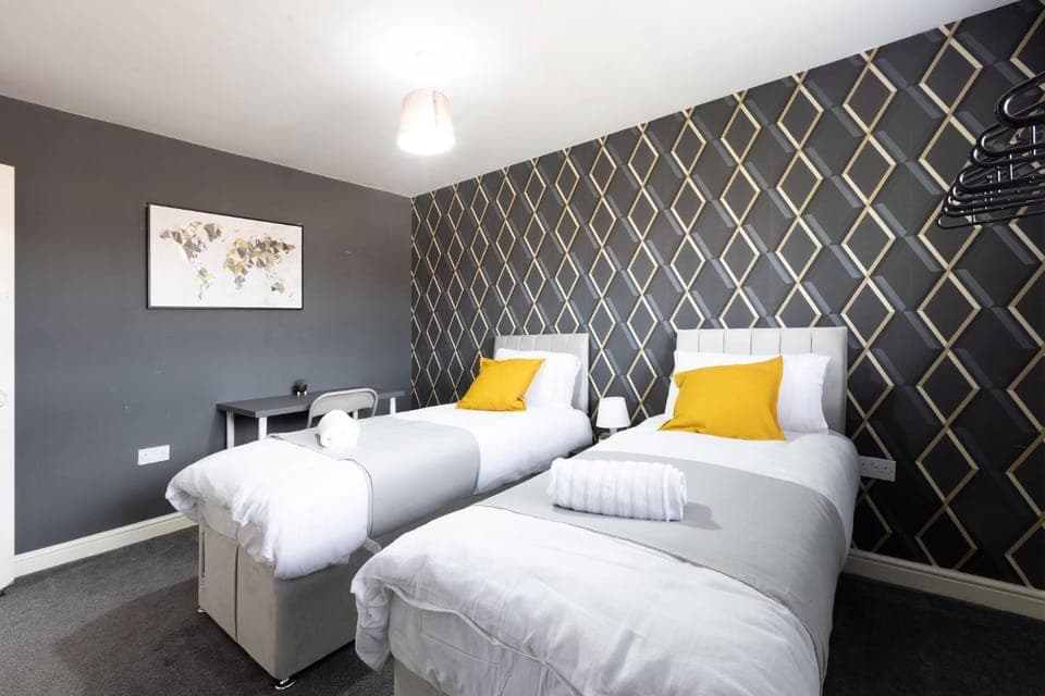 Property building, Bed, Photo of the whole room, Bedroom