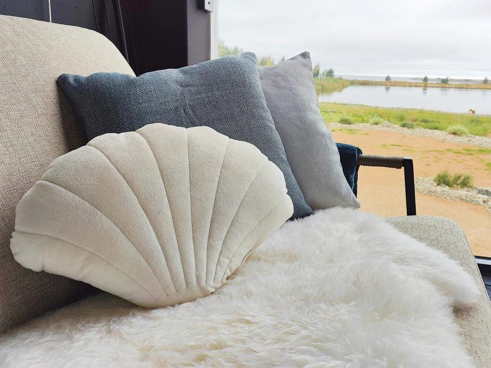 Natural landscape, Balcony/Terrace, Decorative detail, Sea view, furniture