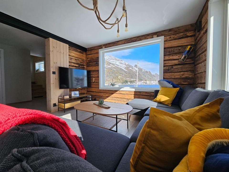 TV and multimedia, Seating area, Mountain view, Sea view