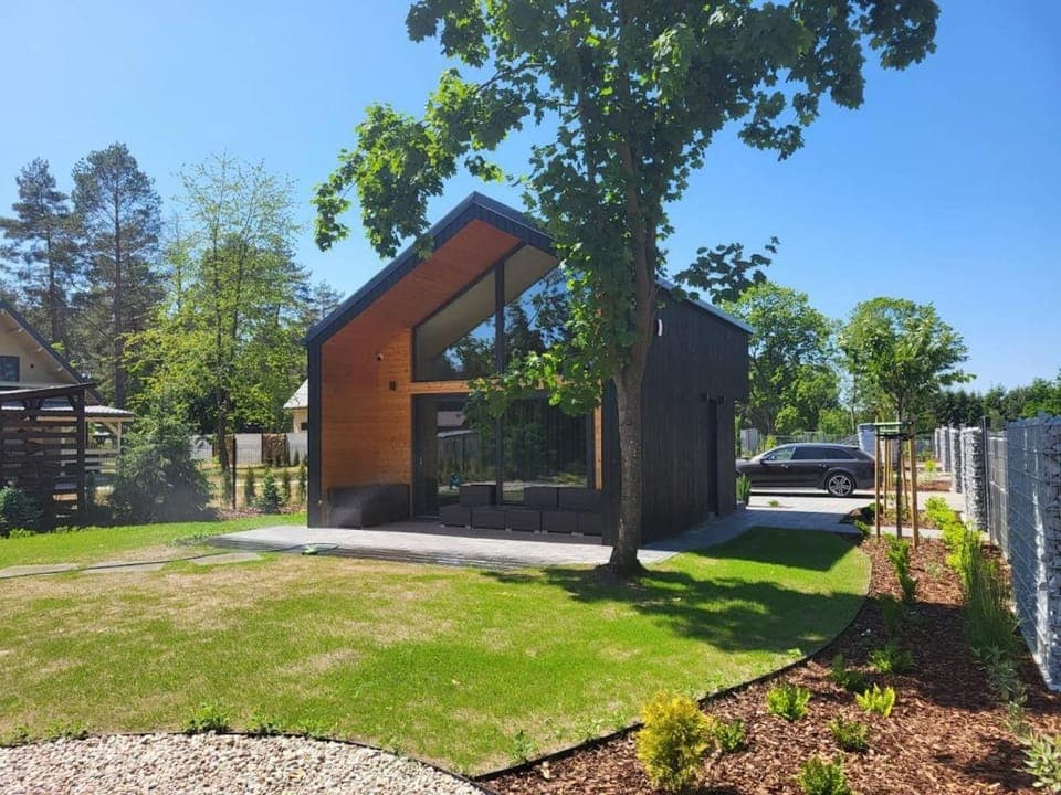 Property building, Natural landscape, Garden, Parking