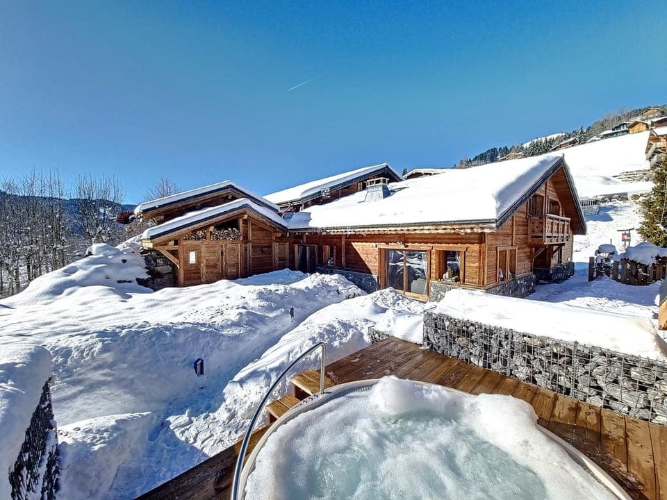 Property building, Facade/entrance, Off site