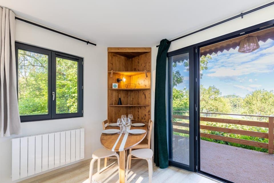 Natural landscape, View (from property/room), Balcony/Terrace, Dining area, Garden view, internet