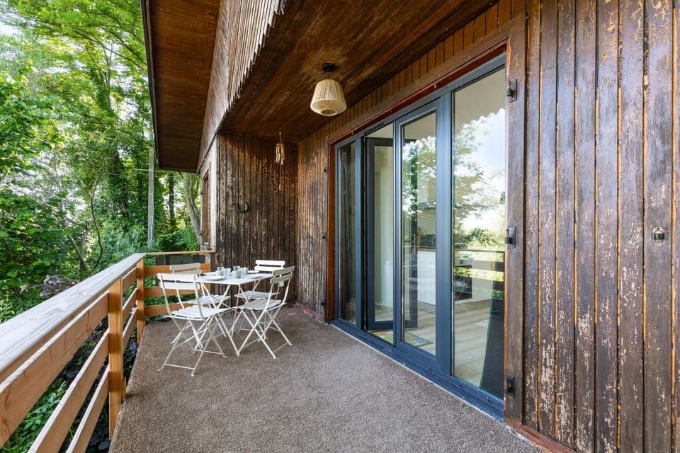 View (from property/room), Balcony/Terrace, Dining area, Garden view
