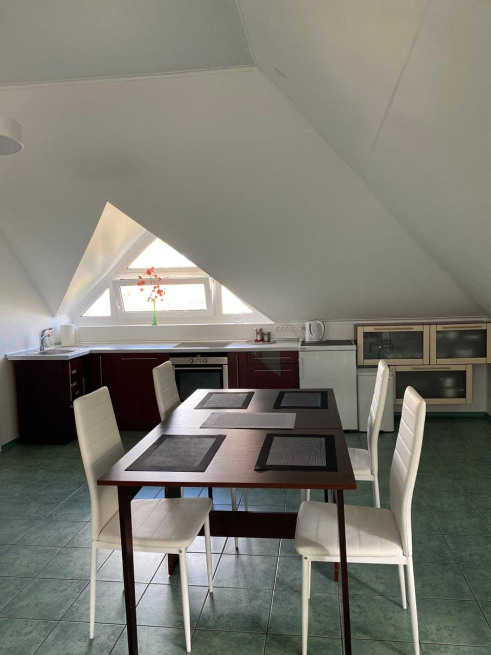 Dining area, kitchen