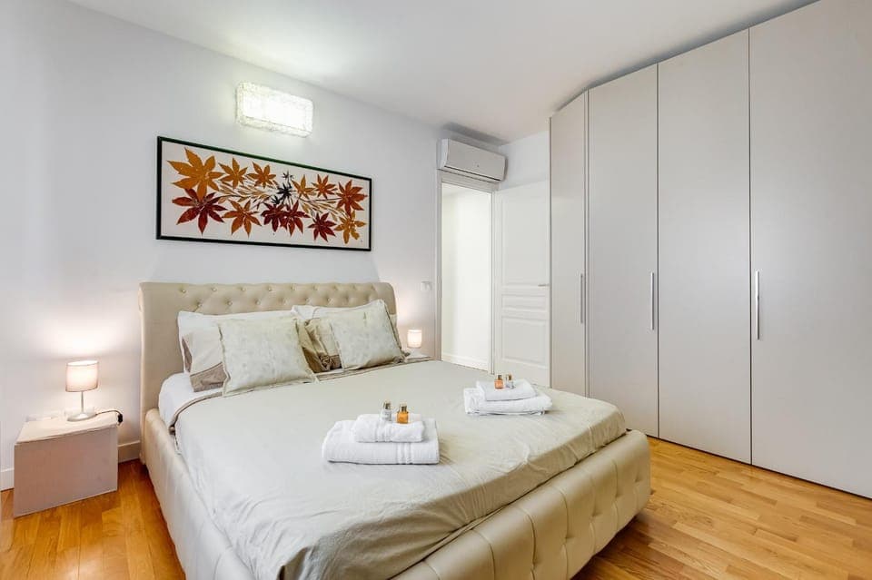 Bed, Photo of the whole room, Bedroom, towels, wardrobe, air conditioner